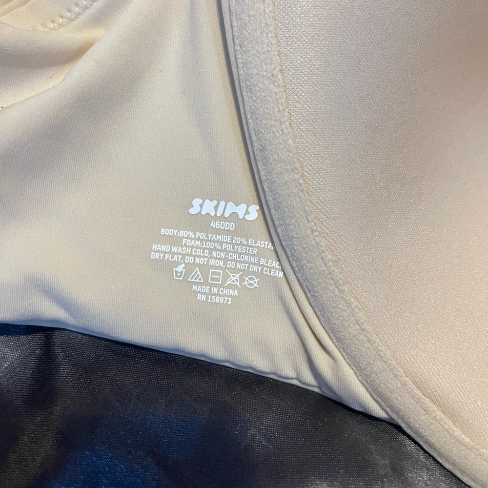 Skims T Shirt Bra - Picture 4 of 11